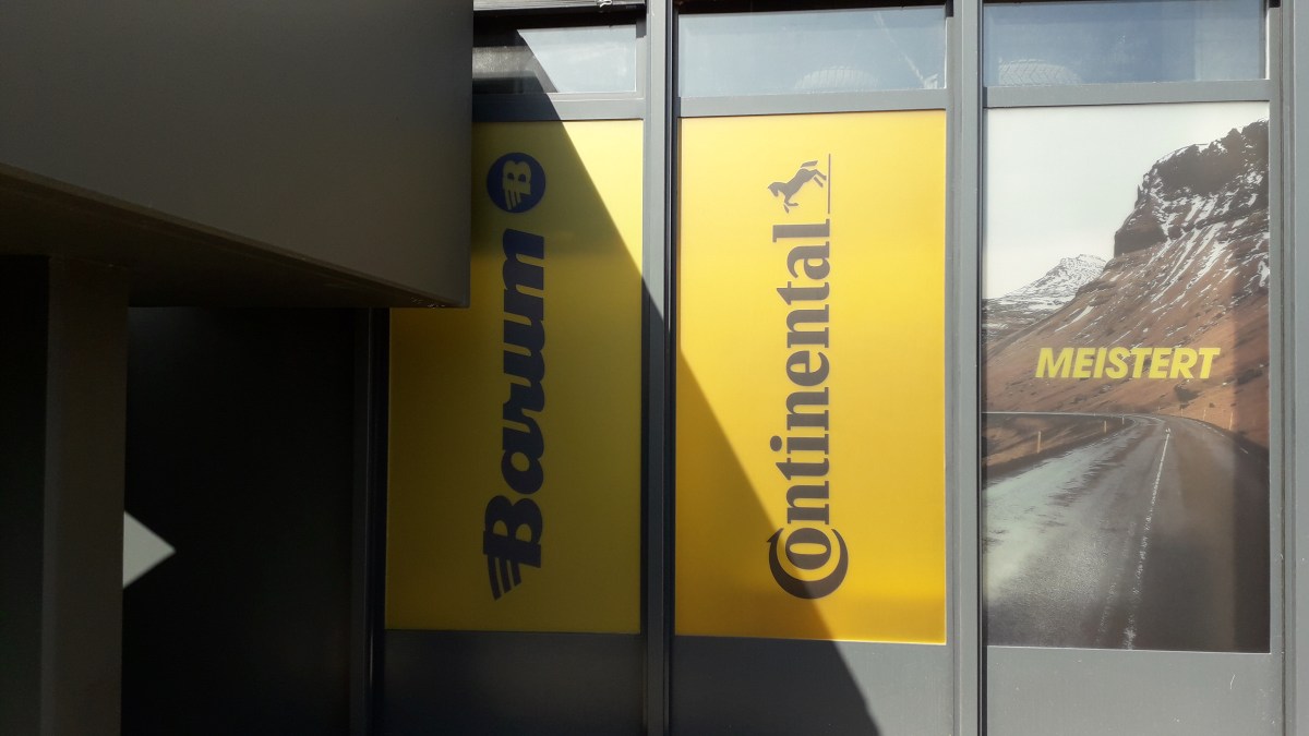 Fensterbeschriftung - Pneuhaus Jehle